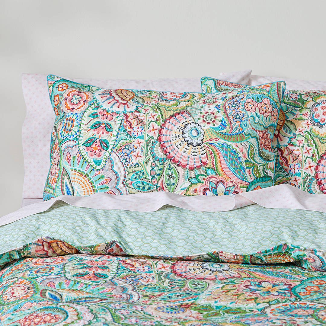 https://s3-ap-southeast-2.amazonaws.com/fusionfactory.commerceconnect.bbnt.production/pim_media/000/171/918/M_F_S24-25_Bedlinen_BOP_Komodo_QQC_Pillow_SI.jpg?1728366197