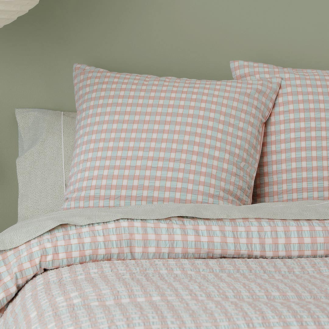 https://s3-ap-southeast-2.amazonaws.com/fusionfactory.commerceconnect.bbnt.production/pim_media/000/164/532/M_F_S24-25_Bedlinen_BOP_Leah_Blush_QQC_Euro_SI.jpg?1718082157