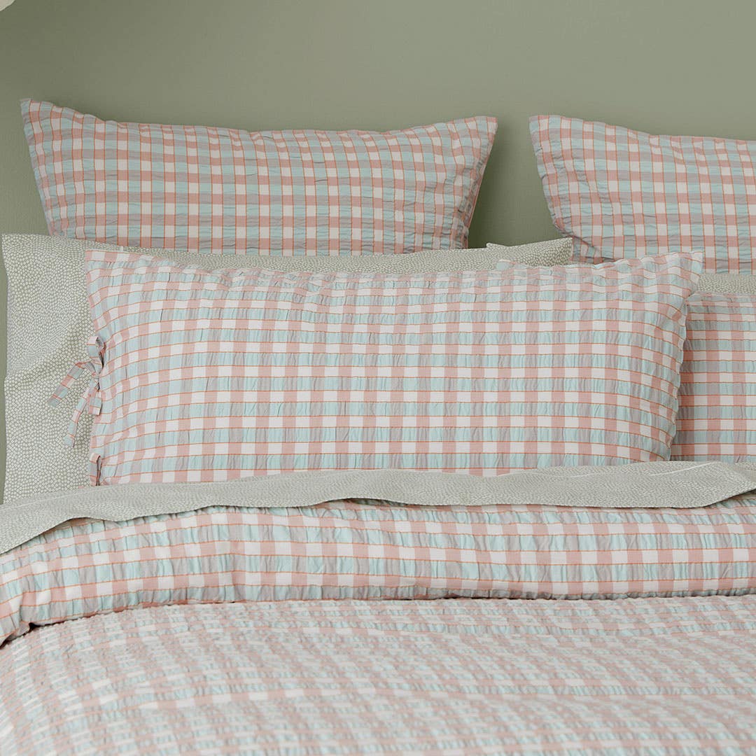 https://s3-ap-southeast-2.amazonaws.com/fusionfactory.commerceconnect.bbnt.production/pim_media/000/164/536/M_F_S24-25_Bedlinen_BOP_Leah_Blush_QQC_Pillow_SI.jpg?1718084902