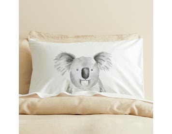 https://s3-ap-southeast-2.amazonaws.com/fusionfactory.commerceconnect.bbnt.production/pim_media/000/193/251/M_F_S24-25_Novelty_Pillow_Cases_BOP_KOALA-FACE_Novelty-PC_SI.jpg?1744064053