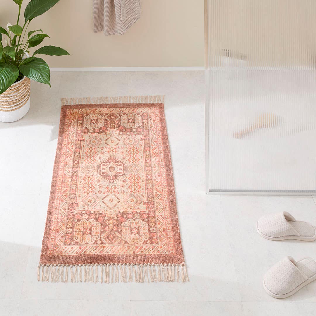 https://s3-ap-southeast-2.amazonaws.com/fusionfactory.commerceconnect.bbnt.production/pim_media/000/174/401/M_F_S24-25_Summer_LS_Studio_Bathmats-Andes_BM_Rust_SI.jpg?1730096586