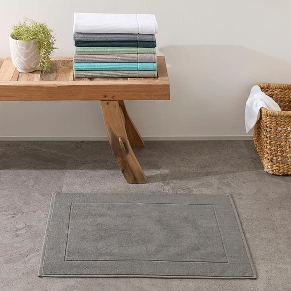 https://s3-ap-southeast-2.amazonaws.com/fusionfactory.commerceconnect.bbnt.production/pim_media/000/174/139/M_F_S24-25_Summer_LS_Studio_Bathmats-Boston_BM_Granite.jpg?1729812682