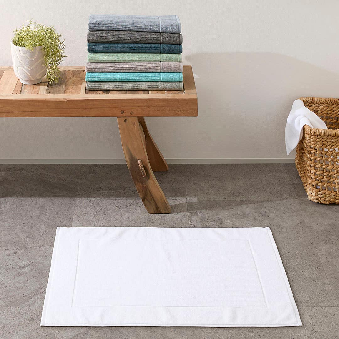 https://s3-ap-southeast-2.amazonaws.com/fusionfactory.commerceconnect.bbnt.production/pim_media/000/174/149/M_F_S24-25_Summer_LS_Studio_Bathmats-Boston_BM_White.jpg?1729813301