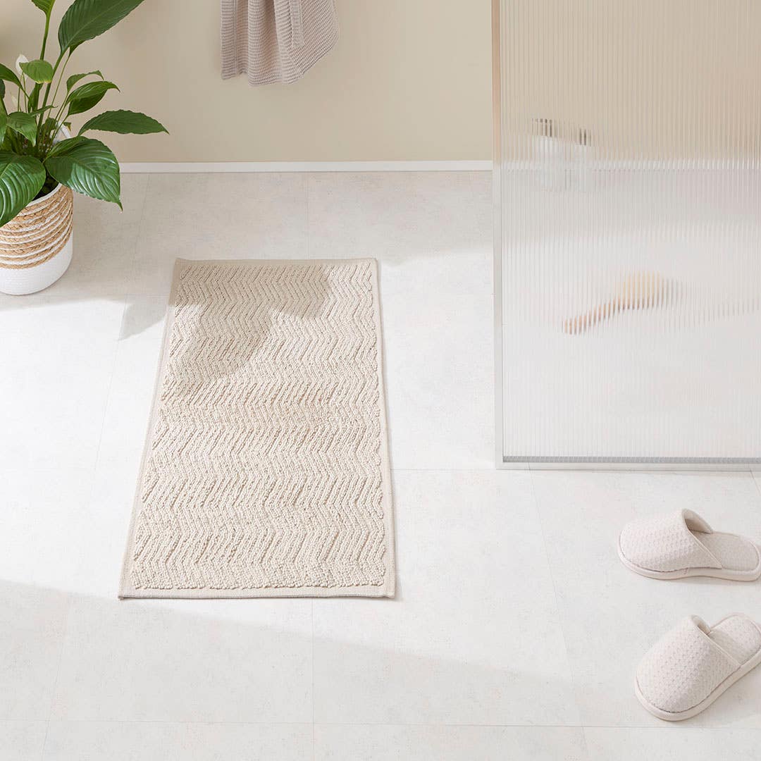 https://s3-ap-southeast-2.amazonaws.com/fusionfactory.commerceconnect.bbnt.production/pim_media/000/174/531/M_F_S24-25_Summer_LS_Studio_Bathmats-Chevron_BM_Natural_SI.jpg?1730152595
