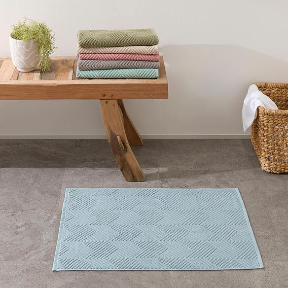https://s3-ap-southeast-2.amazonaws.com/fusionfactory.commerceconnect.bbnt.production/pim_media/000/174/200/M_F_S24-25_Summer_LS_Studio_Bathmats-Kinsley_BM-Blue_Tourmaline.jpg?1729817980