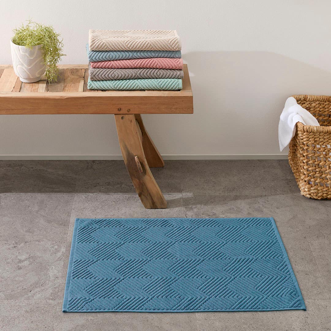 https://s3-ap-southeast-2.amazonaws.com/fusionfactory.commerceconnect.bbnt.production/pim_media/000/193/449/M_F_S24-25_Summer_LS_Studio_Bathmats-Kinsley_BM-Steel-Blue_SI.jpg?1744259033