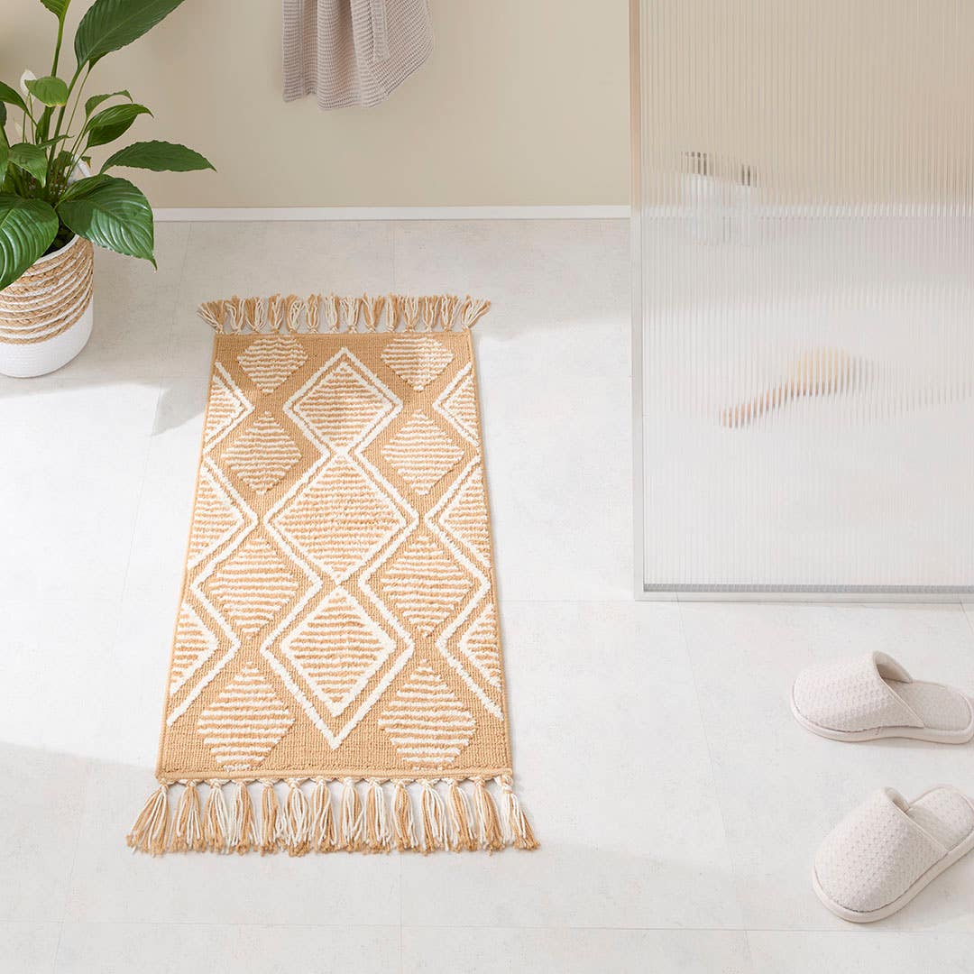 https://s3-ap-southeast-2.amazonaws.com/fusionfactory.commerceconnect.bbnt.production/pim_media/000/174/547/M_F_S24-25_Summer_LS_Studio_Bathmats-Noah_BM_Ochre_SI.jpg?1730153423