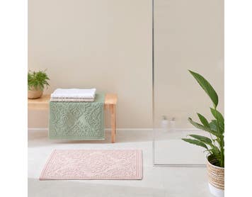 https://s3-ap-southeast-2.amazonaws.com/fusionfactory.commerceconnect.bbnt.production/pim_media/000/174/377/M_F_S24-25_Summer_LS_Studio_Bathmats_Asher_BM_Rose_SI.jpg?1730095162