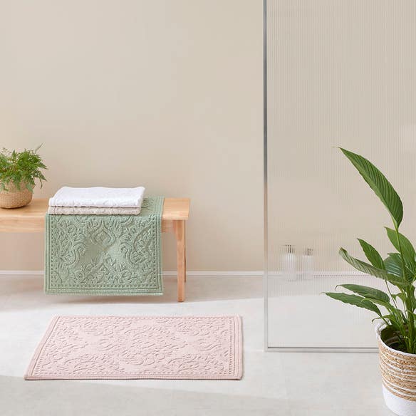 https://s3-ap-southeast-2.amazonaws.com/fusionfactory.commerceconnect.bbnt.production/pim_media/000/174/377/M_F_S24-25_Summer_LS_Studio_Bathmats_Asher_BM_Rose_SI.jpg?1730095162
