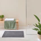 https://s3-ap-southeast-2.amazonaws.com/fusionfactory.commerceconnect.bbnt.production/pim_media/000/174/391/M_F_S24-25_Summer_LS_Studio_Bathmats_Piermont_BM_Graphite_SI.jpg?1730096121