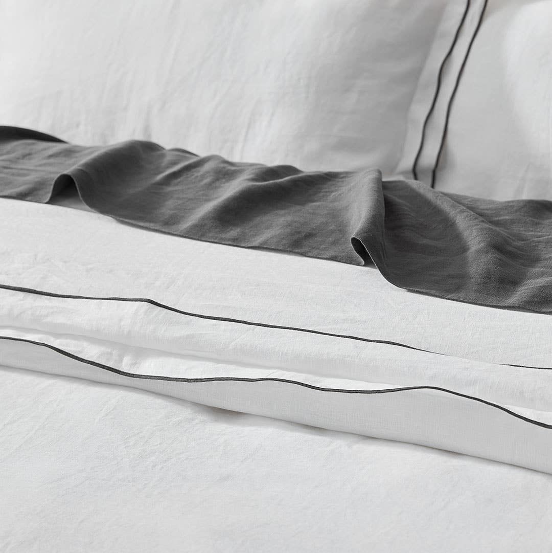 https://s3-ap-southeast-2.amazonaws.com/fusionfactory.commerceconnect.bbnt.production/pim_media/000/167/641/M_F_S24-25_White_Label_Bedlinen_BOP_Landon_QQC_Detail_1_SI.jpg?1723527751