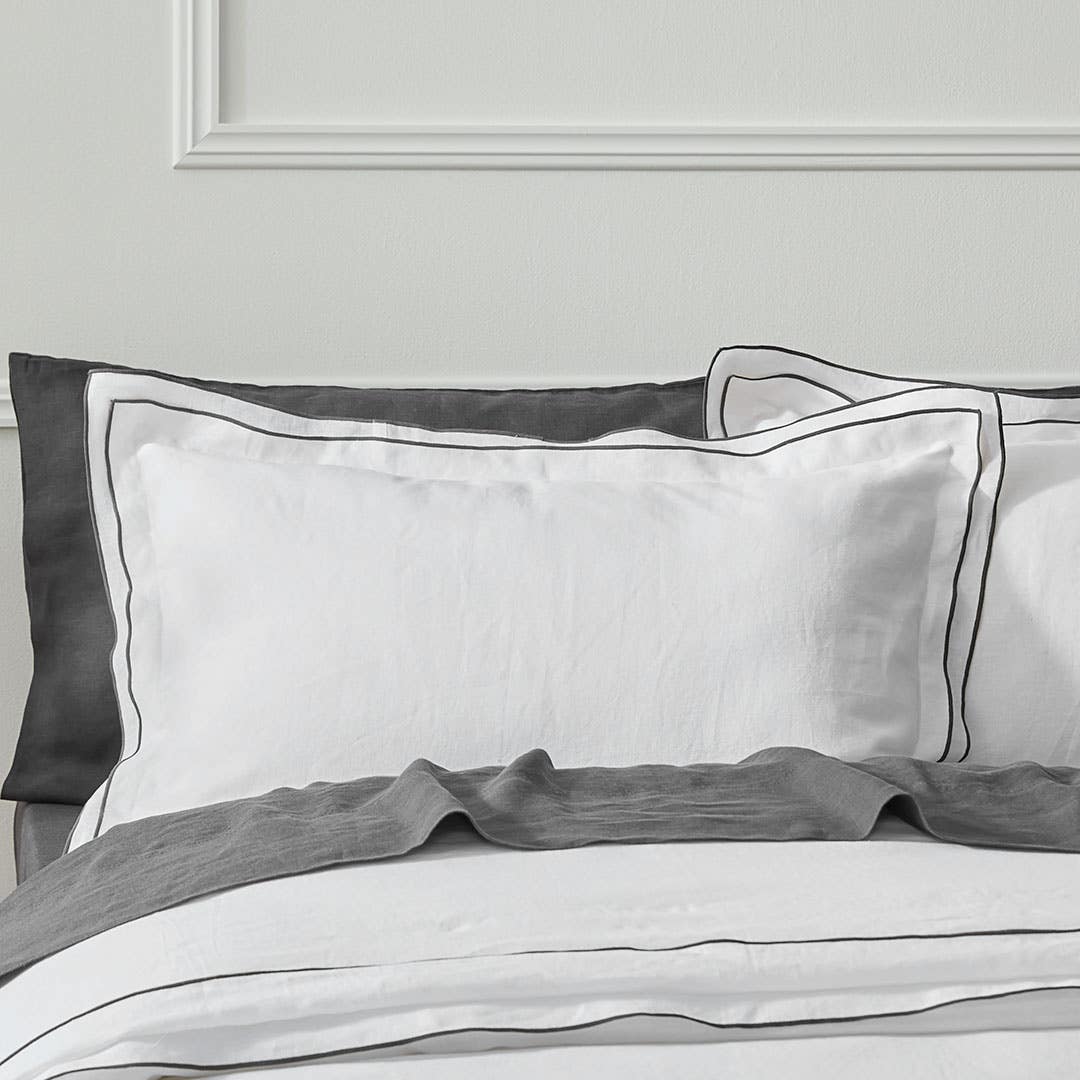https://s3-ap-southeast-2.amazonaws.com/fusionfactory.commerceconnect.bbnt.production/pim_media/000/167/643/M_F_S24-25_White_Label_Bedlinen_BOP_Landon_QQC_Pillow_SI.jpg?1723527752