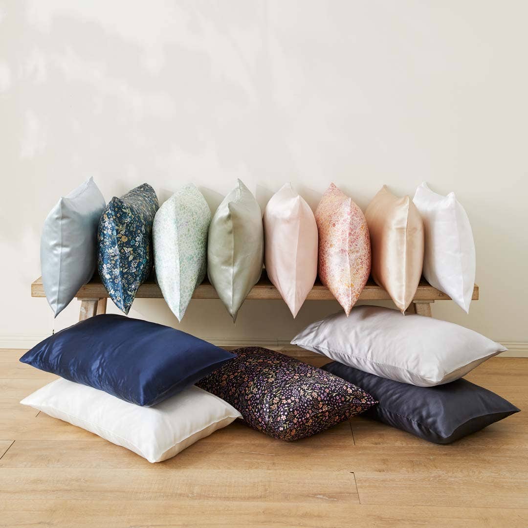 Silk pillowcase bed sales bath table