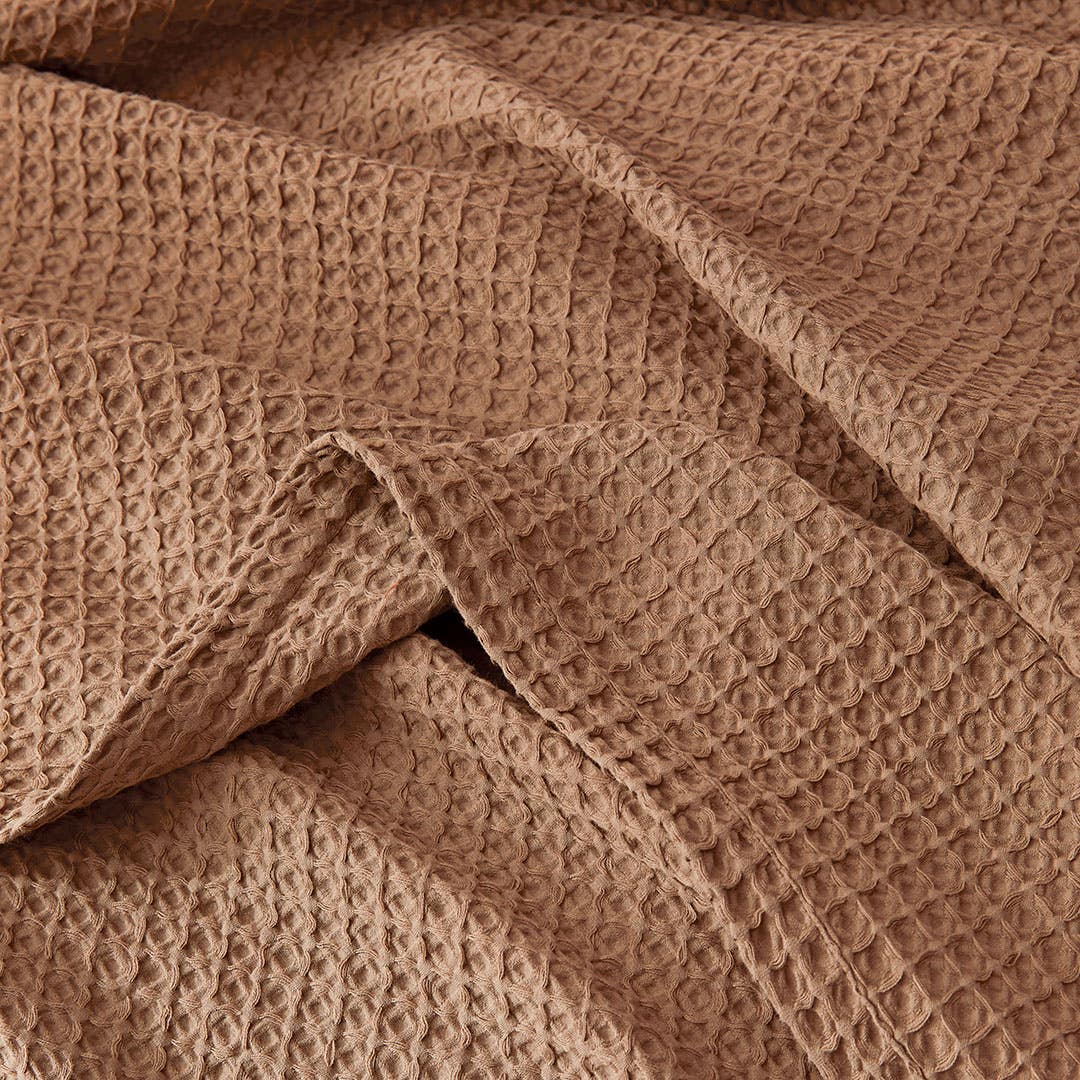 https://s3-ap-southeast-2.amazonaws.com/fusionfactory.commerceconnect.bbnt.production/pim_media/000/154/508/M_F_S24_Sebastian_Waffle_Blanket_Clay_Detail-2_SI.jpg?1696889322
