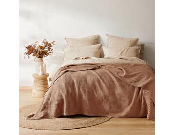 https://s3-ap-southeast-2.amazonaws.com/fusionfactory.commerceconnect.bbnt.production/pim_media/000/154/506/M_F_S24_Sebastian_Waffle_Blanket_Clay_Hero_SI.jpg?1696889309