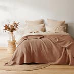 https://s3-ap-southeast-2.amazonaws.com/fusionfactory.commerceconnect.bbnt.production/pim_media/000/154/506/M_F_S24_Sebastian_Waffle_Blanket_Clay_Hero_SI.jpg?1696889309