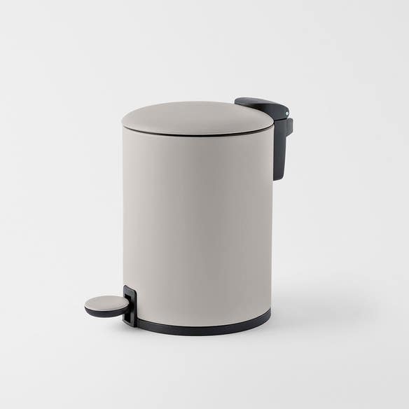 https://s3-ap-southeast-2.amazonaws.com/fusionfactory.commerceconnect.bbnt.production/pim_media/000/202/923/M_F_S25-26_3L-Soft-Closing-Pedal-Bin_Pumice_21908503_SI.jpg?1760419123