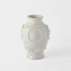 https://s3-ap-southeast-2.amazonaws.com/fusionfactory.commerceconnect.bbnt.production/pim_media/000/202/317/M_F_S25-26_Anelle-Ceramic-Urn-Vase_White_26625601_SI.jpg?1759649722