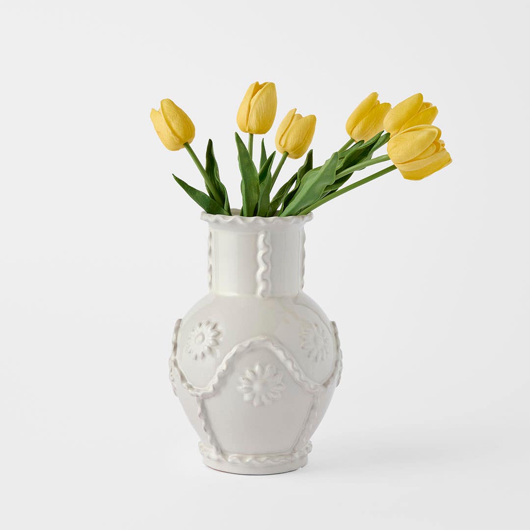 https://s3-ap-southeast-2.amazonaws.com/fusionfactory.commerceconnect.bbnt.production/pim_media/000/202/315/M_F_S25-26_Anelle-Ceramic-Vase_White_26625501_Scale_SI.jpg?1759649669