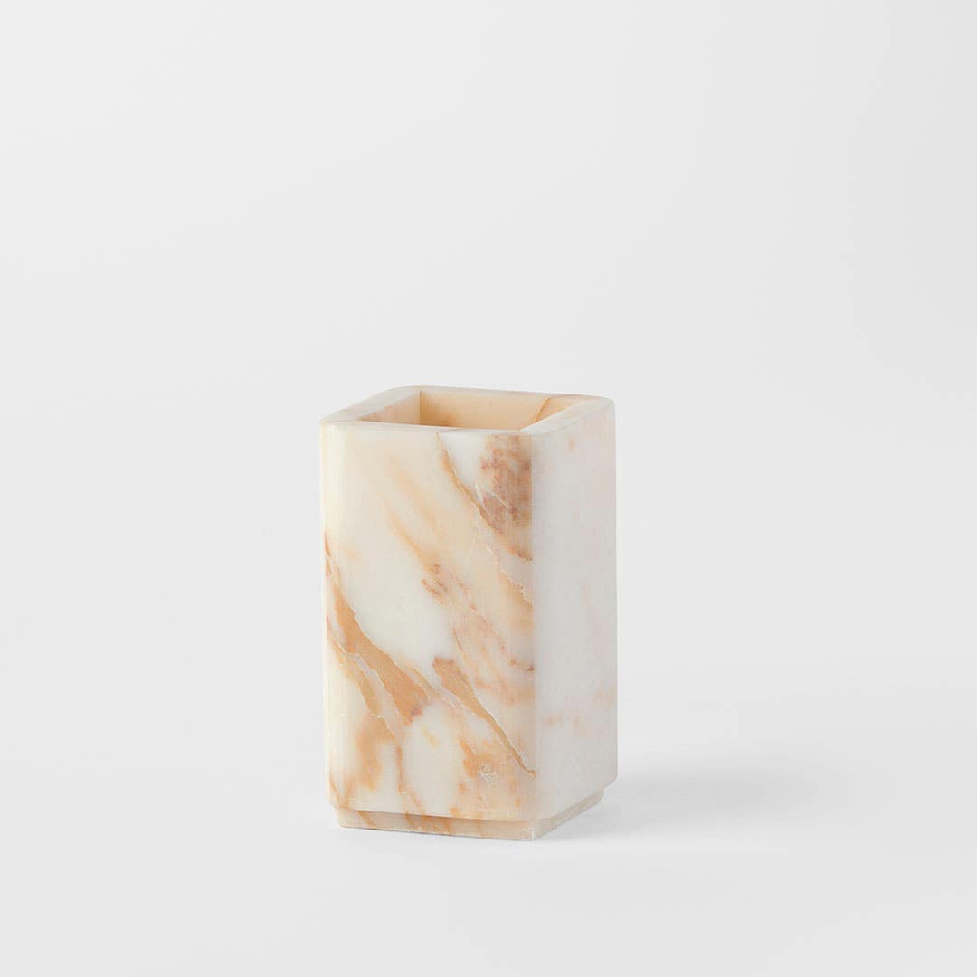 https://s3-ap-southeast-2.amazonaws.com/fusionfactory.commerceconnect.bbnt.production/pim_media/000/199/079/M_F_S25-26_Aven-Marble-Tumbler_Calacatta_26609901_SI.jpg?1754530994