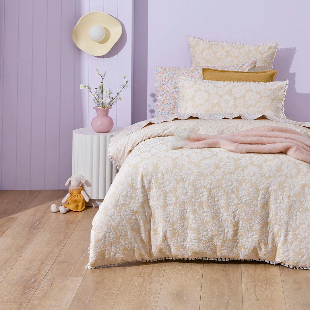 https://s3-ap-southeast-2.amazonaws.com/fusionfactory.commerceconnect.bbnt.production/pim_media/000/201/062/M_F_S25-26_BOP_Bedlinen_Harriett_Yellow_SQC_SI.jpg?1757642789