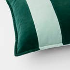 https://s3-ap-southeast-2.amazonaws.com/fusionfactory.commerceconnect.bbnt.production/pim_media/000/202/763/M_F_S25-26_Bates-Velvet-Cushion_Green-Sage_26610103_Detail_SI.jpg?1760068465