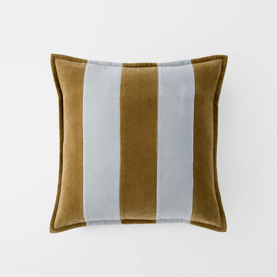 https://s3-ap-southeast-2.amazonaws.com/fusionfactory.commerceconnect.bbnt.production/pim_media/000/202/768/M_F_S25-26_Bates-Velvet-Cushion_Olive-Blue_26610101_SI.jpg?1760068541