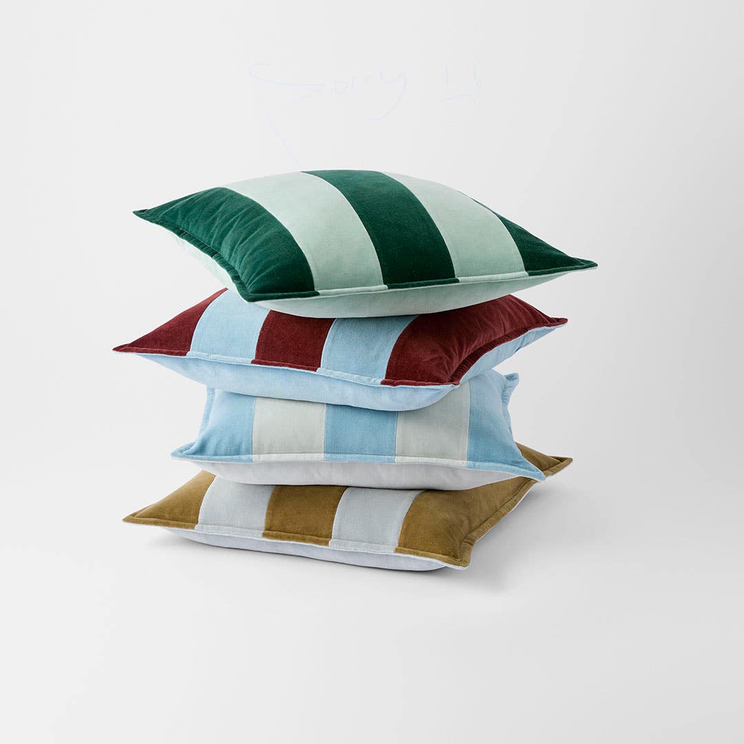 https://s3-ap-southeast-2.amazonaws.com/fusionfactory.commerceconnect.bbnt.production/pim_media/000/202/769/M_F_S25-26_Bates-Velvet-Cushion_Range_26610_R_SI.jpg?1760068542
