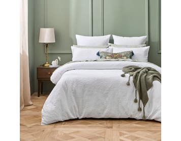 https://s3-ap-southeast-2.amazonaws.com/fusionfactory.commerceconnect.bbnt.production/pim_media/000/198/485/M_F_S25-26_Bedlinen_BOP_Alba_QQC_SI.jpg?1753766348