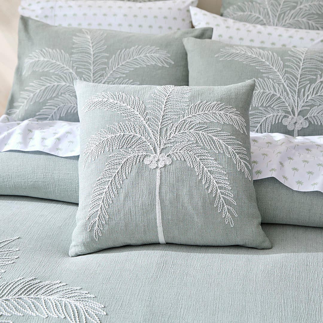 https://s3-ap-southeast-2.amazonaws.com/fusionfactory.commerceconnect.bbnt.production/pim_media/000/195/302/M_F_S25-26_Bedlinen_BOP_Antillies_QQC_Cushion_SI.jpg?1747720751