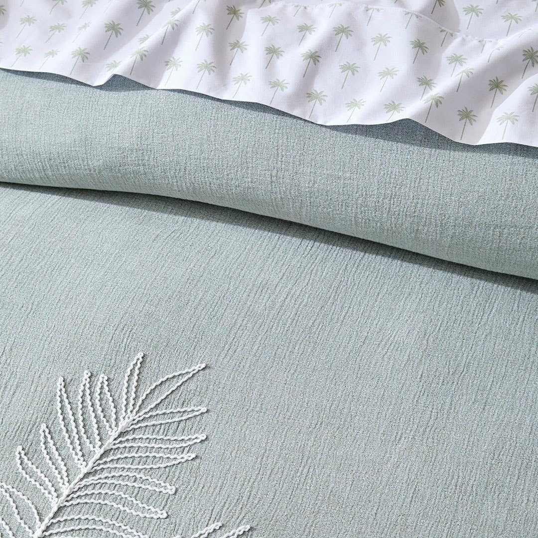 https://s3-ap-southeast-2.amazonaws.com/fusionfactory.commerceconnect.bbnt.production/pim_media/000/195/303/M_F_S25-26_Bedlinen_BOP_Antillies_QQC_Detail-01_SI.jpg?1747720751