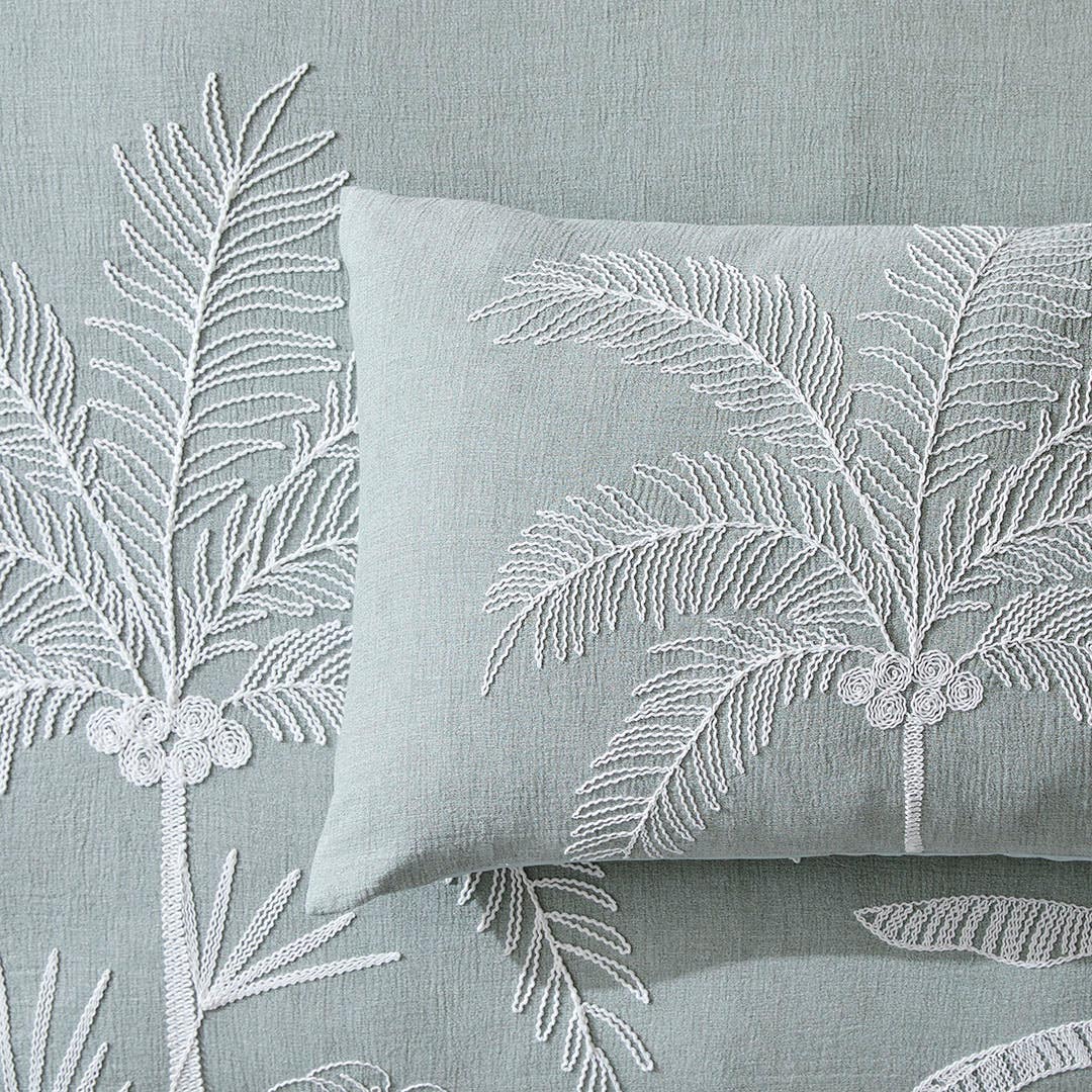 https://s3-ap-southeast-2.amazonaws.com/fusionfactory.commerceconnect.bbnt.production/pim_media/000/195/304/M_F_S25-26_Bedlinen_BOP_Antillies_QQC_Detail-02_SI.jpg?1747720752