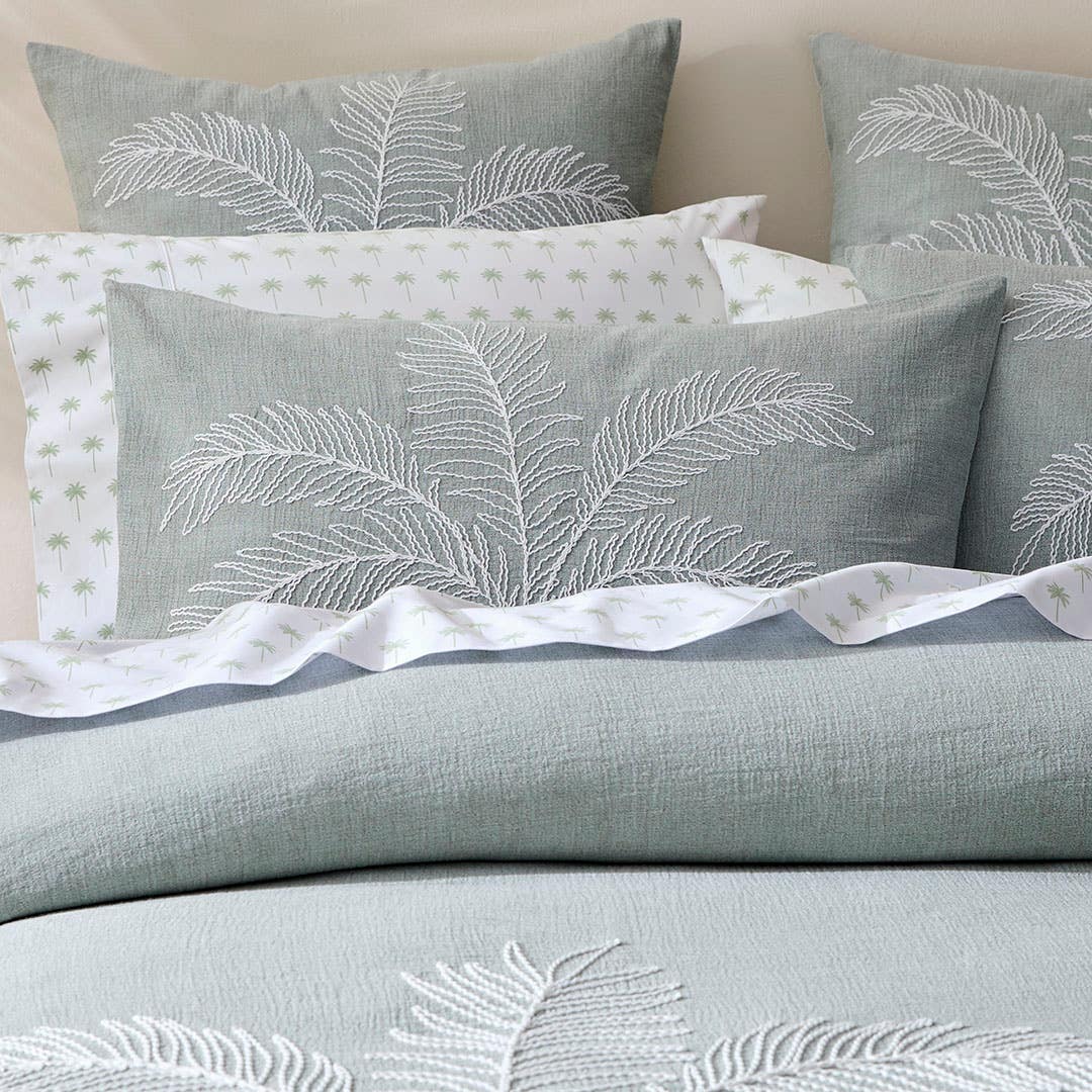 https://s3-ap-southeast-2.amazonaws.com/fusionfactory.commerceconnect.bbnt.production/pim_media/000/195/299/M_F_S25-26_Bedlinen_BOP_Antillies_QQC_Pillow_SI.jpg?1747720750