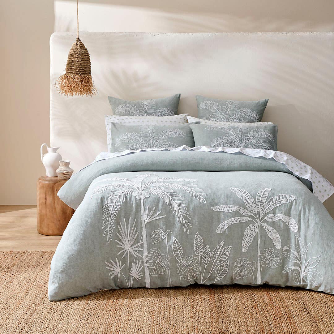 https://s3-ap-southeast-2.amazonaws.com/fusionfactory.commerceconnect.bbnt.production/pim_media/000/195/301/M_F_S25-26_Bedlinen_BOP_Antillies_QQC_V2_SI.jpg?1747720751