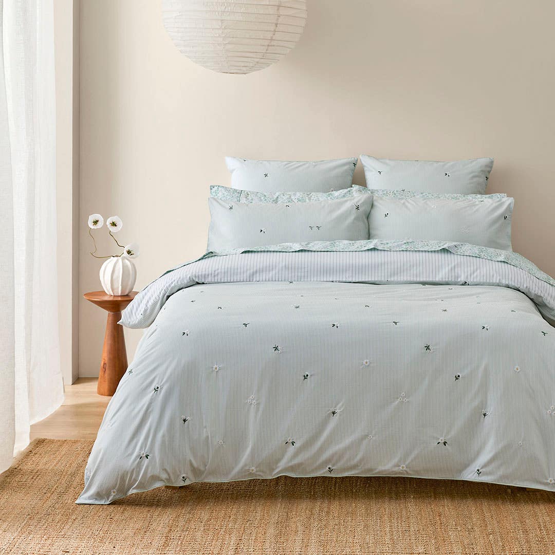 https://s3-ap-southeast-2.amazonaws.com/fusionfactory.commerceconnect.bbnt.production/pim_media/000/203/332/M_F_S25-26_Bedlinen_BOP_Bella_QQC_V2_SI.jpg?1761273337