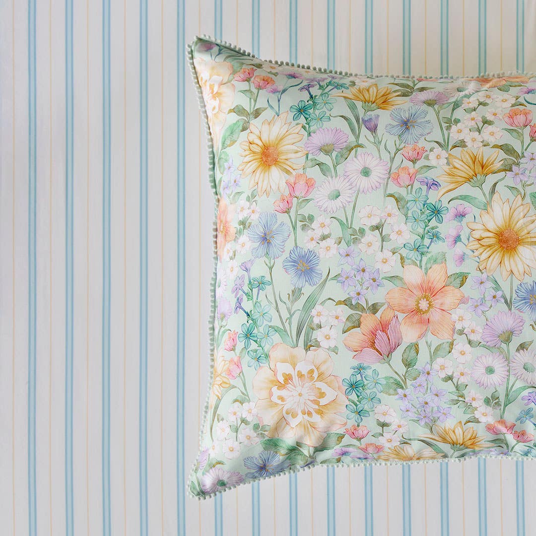 https://s3-ap-southeast-2.amazonaws.com/fusionfactory.commerceconnect.bbnt.production/pim_media/000/194/869/M_F_S25-26_Bedlinen_BOP_Cynthia_Detail-2_SI.jpg?1747022426