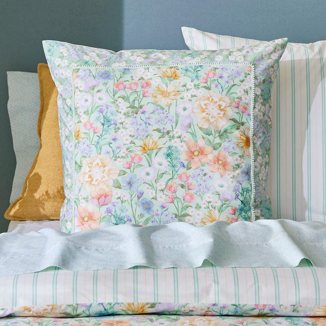 https://s3-ap-southeast-2.amazonaws.com/fusionfactory.commerceconnect.bbnt.production/pim_media/000/194/870/M_F_S25-26_Bedlinen_BOP_Cynthia_Euro_SI.jpg?1747022426