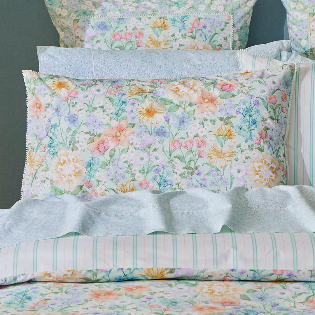 https://s3-ap-southeast-2.amazonaws.com/fusionfactory.commerceconnect.bbnt.production/pim_media/000/194/864/M_F_S25-26_Bedlinen_BOP_Cynthia_Pillow_SI.jpg?1747022424