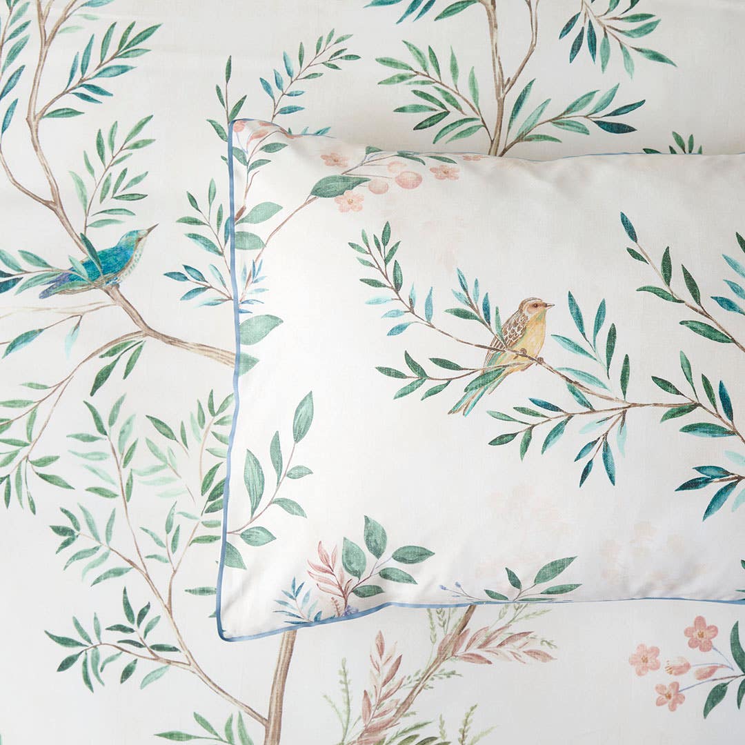 https://s3-ap-southeast-2.amazonaws.com/fusionfactory.commerceconnect.bbnt.production/pim_media/000/194/424/M_F_S25-26_Bedlinen_BOP_Eden_QQC_Detail_2_SI.jpg?1745995526