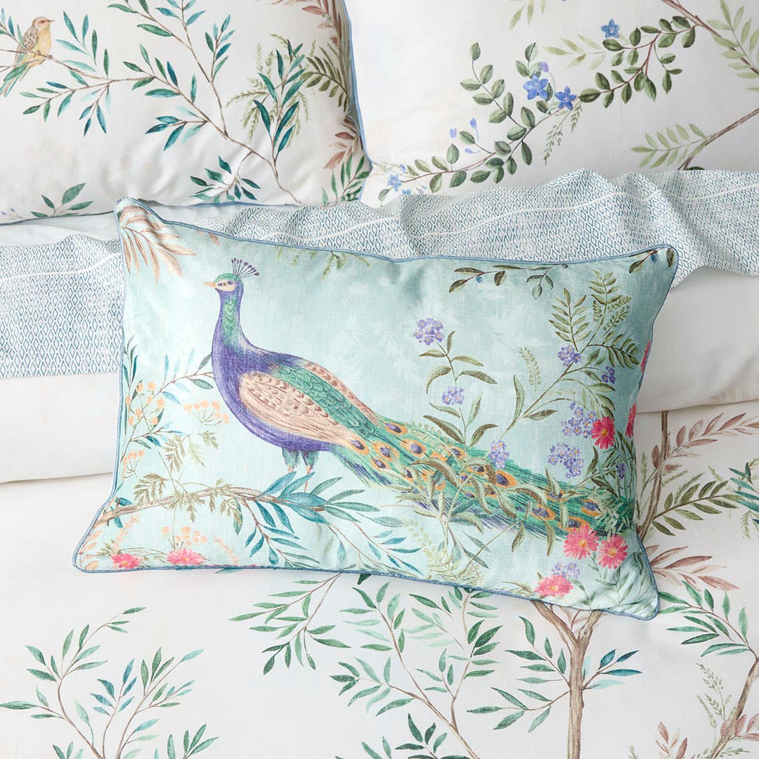 https://s3-ap-southeast-2.amazonaws.com/fusionfactory.commerceconnect.bbnt.production/pim_media/000/194/411/M_F_S25-26_Bedlinen_BOP_Eden_QQC_Eden_Cuchion_Detail_SI.jpg?1745995330