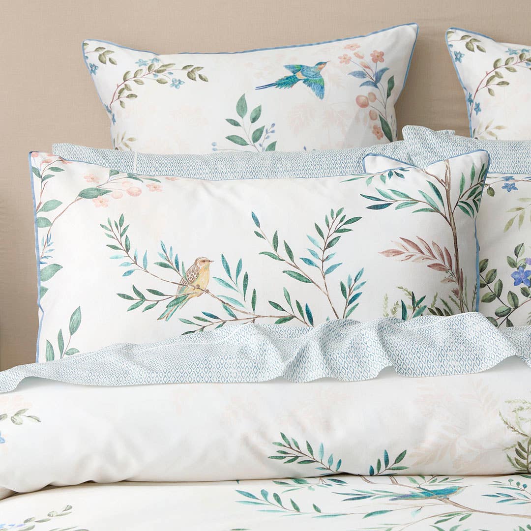 https://s3-ap-southeast-2.amazonaws.com/fusionfactory.commerceconnect.bbnt.production/pim_media/000/194/405/M_F_S25-26_Bedlinen_BOP_Eden_QQC_Pillow_SI.jpg?1745995269