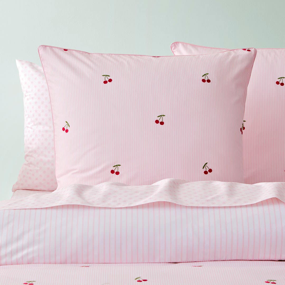 https://s3-ap-southeast-2.amazonaws.com/fusionfactory.commerceconnect.bbnt.production/pim_media/000/201/215/M_F_S25-26_Bedlinen_BOP_Emily_QQC_Euro_SI.jpg?1758070014