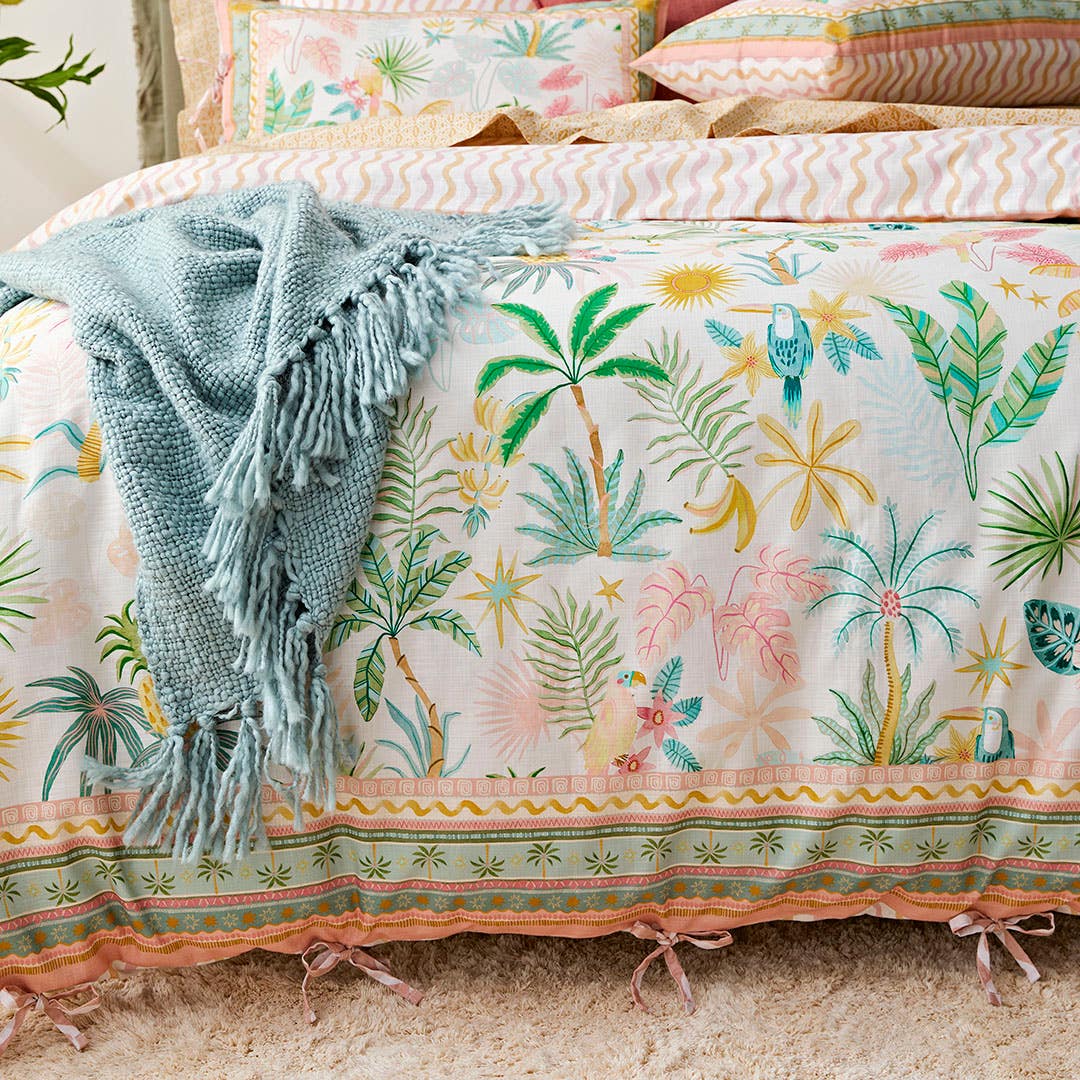 https://s3-ap-southeast-2.amazonaws.com/fusionfactory.commerceconnect.bbnt.production/pim_media/000/201/375/M_F_S25-26_Bedlinen_BOP_Estrella_QQC_Marketing__7665_SI.jpg?1758236085