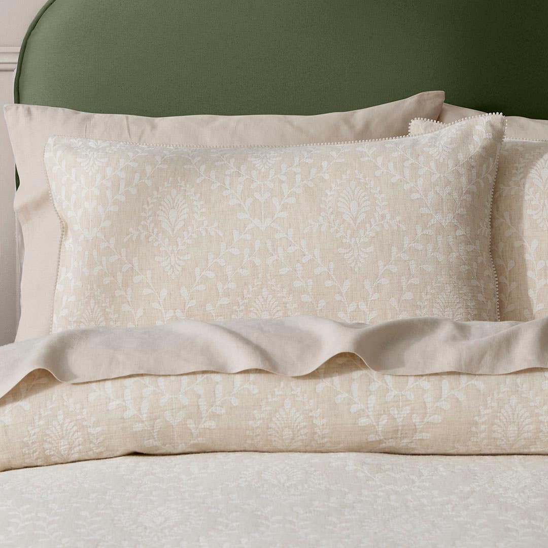 https://s3-ap-southeast-2.amazonaws.com/fusionfactory.commerceconnect.bbnt.production/pim_media/000/200/286/M_F_S25-26_Bedlinen_BOP_Florencia_QQC_Pillow_SI.jpg?1756682770