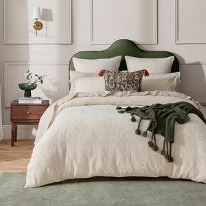 https://s3-ap-southeast-2.amazonaws.com/fusionfactory.commerceconnect.bbnt.production/pim_media/000/200/280/M_F_S25-26_Bedlinen_BOP_Florencia_QQC_SI.jpg?1756682769