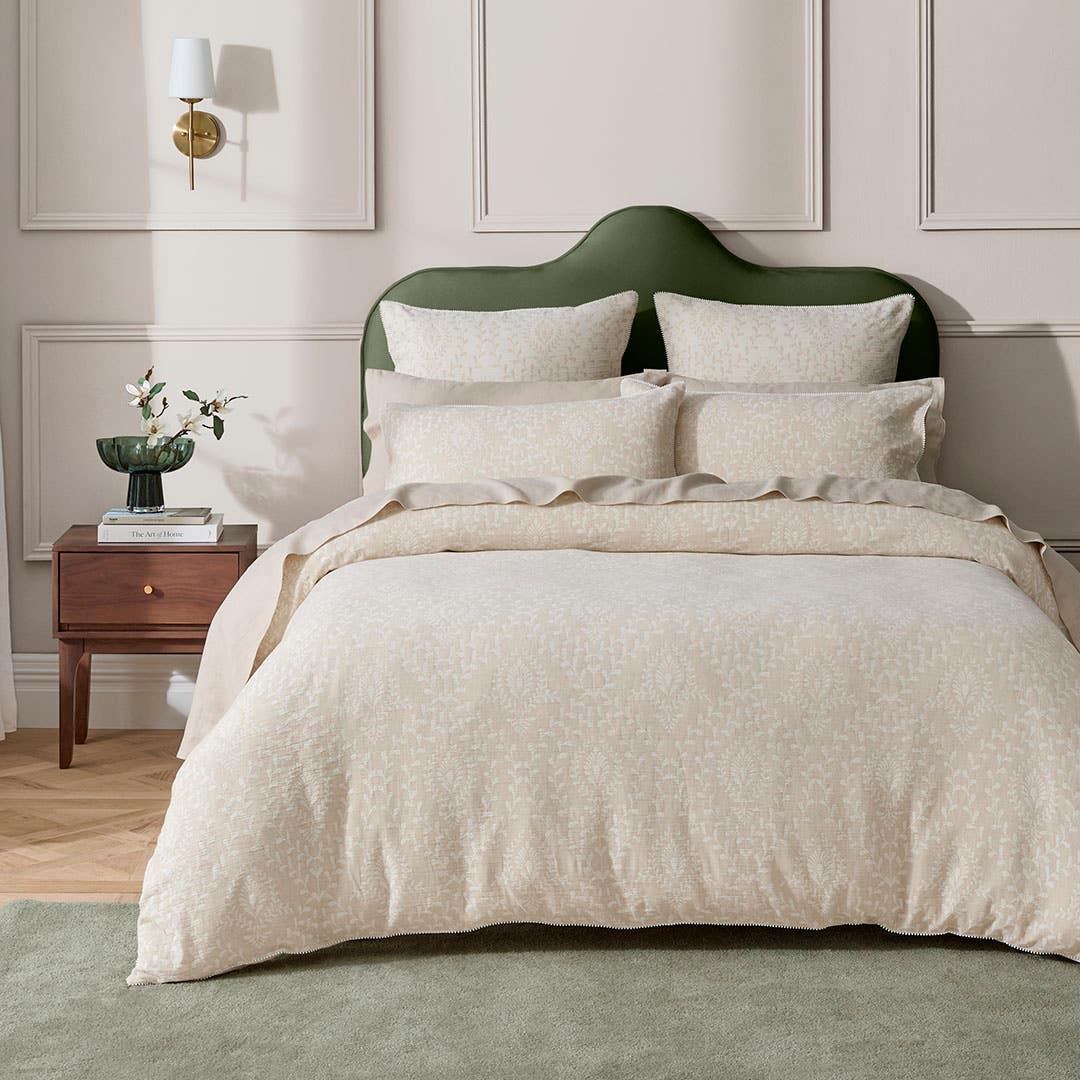 https://s3-ap-southeast-2.amazonaws.com/fusionfactory.commerceconnect.bbnt.production/pim_media/000/200/287/M_F_S25-26_Bedlinen_BOP_Florencia_QQC_V2_SI.jpg?1756682771