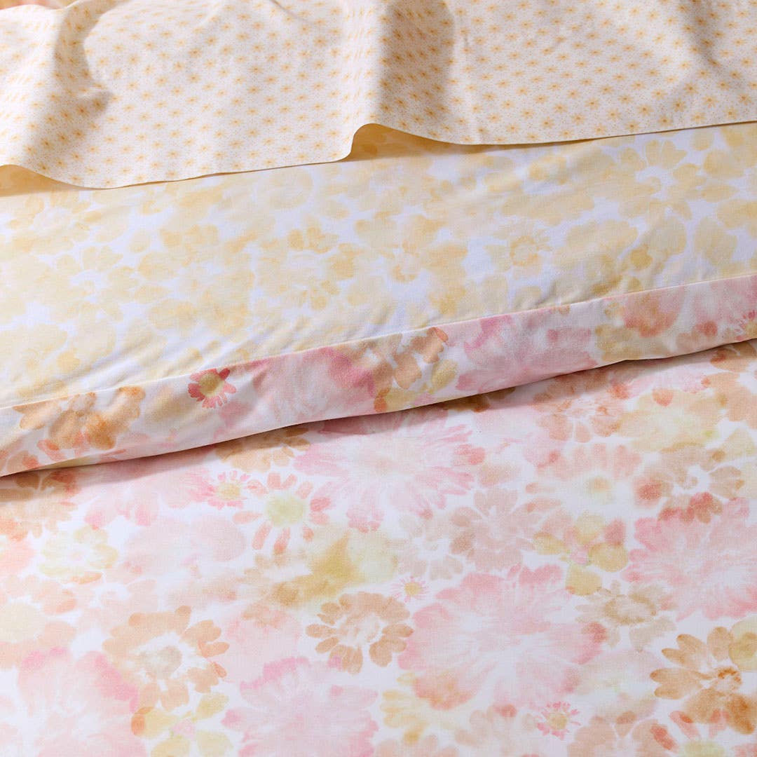 https://s3-ap-southeast-2.amazonaws.com/fusionfactory.commerceconnect.bbnt.production/pim_media/000/194/608/M_F_S25-26_Bedlinen_BOP_Izzie_QQC_Detail_1_SI.jpg?1746494704