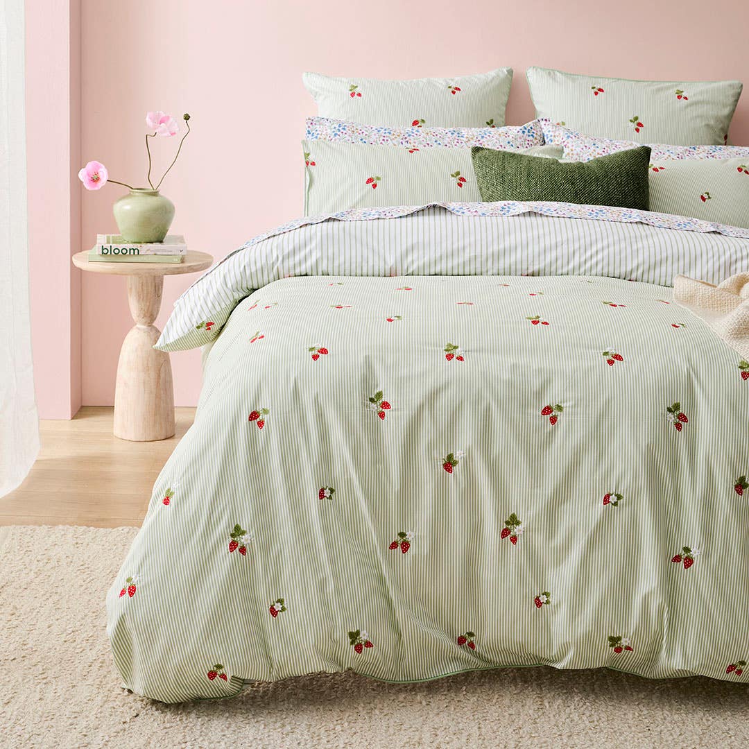 https://s3-ap-southeast-2.amazonaws.com/fusionfactory.commerceconnect.bbnt.production/pim_media/000/201/709/M_F_S25-26_Bedlinen_BOP_Jenny_QQC_Marketing_2_SI.jpg?1759106757