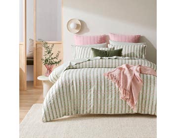 https://s3-ap-southeast-2.amazonaws.com/fusionfactory.commerceconnect.bbnt.production/pim_media/000/197/028/M_F_S25-26_Bedlinen_BOP_Lowen_QQC_SI.jpg?1751870008