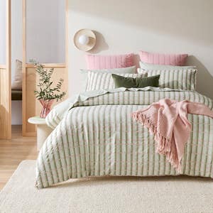 https://s3-ap-southeast-2.amazonaws.com/fusionfactory.commerceconnect.bbnt.production/pim_media/000/197/028/M_F_S25-26_Bedlinen_BOP_Lowen_QQC_SI.jpg?1751870008
